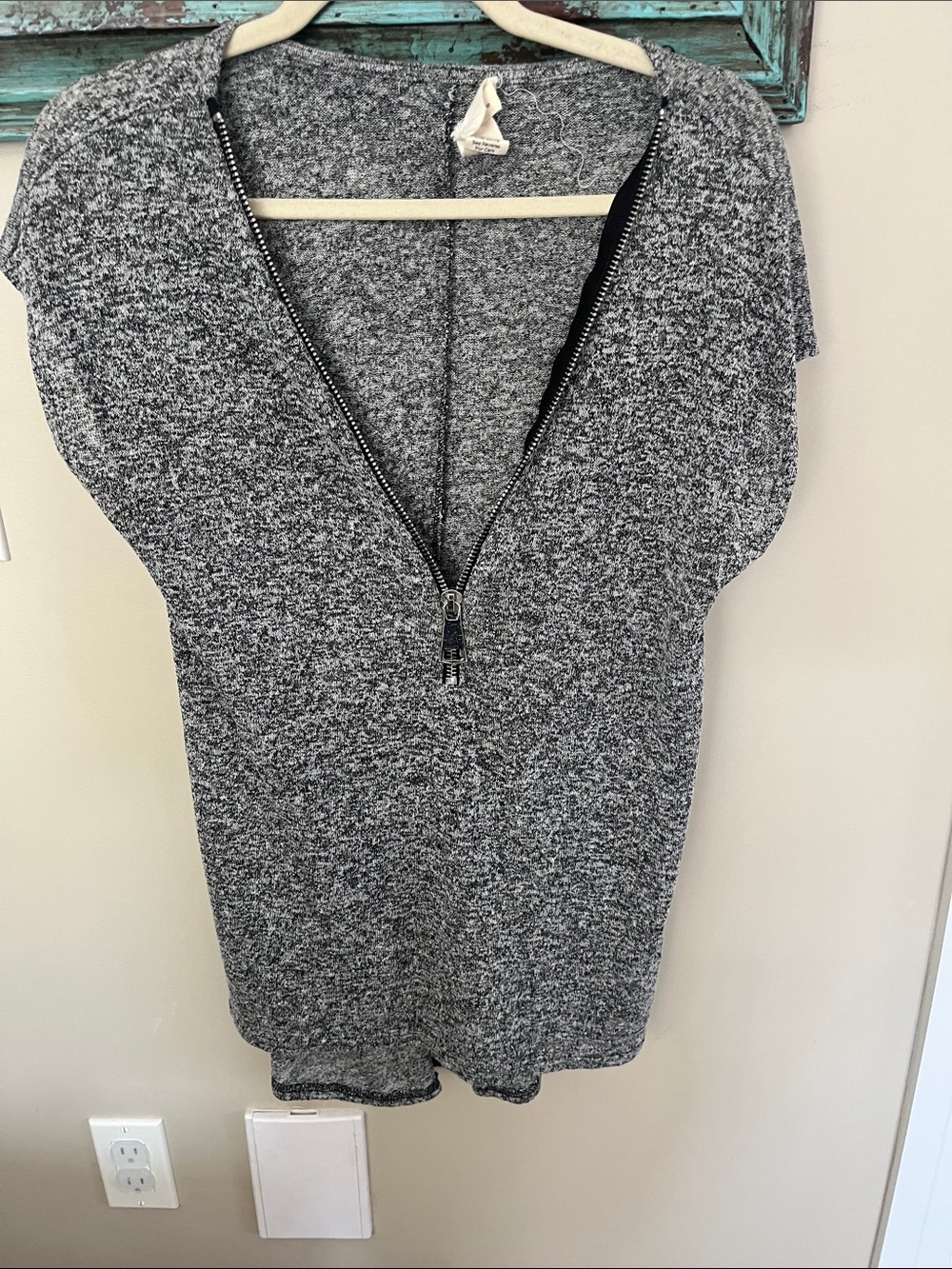 Andrea Jovine Black and Gray Marled V-Neck Zip Sweater